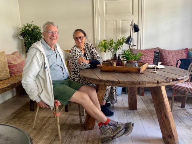 Peter Grønholt og Irene Brun er to af nøglepersonerne bag Hornbæk Skoles frivillige madordning. Foto Lotte Lund